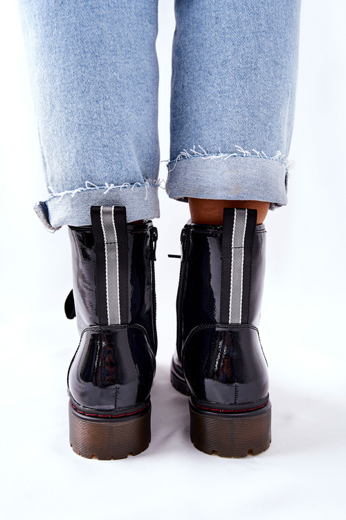 Maľované čierne robotníci izolované lomess