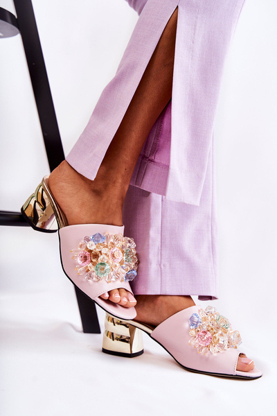 Kožené dámske podpätky s ružovou dekoráciou Calinda