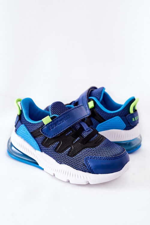 Modro-čierna športová topánka pre suchý suchý suchý suchý suchý suchý suchý suchý