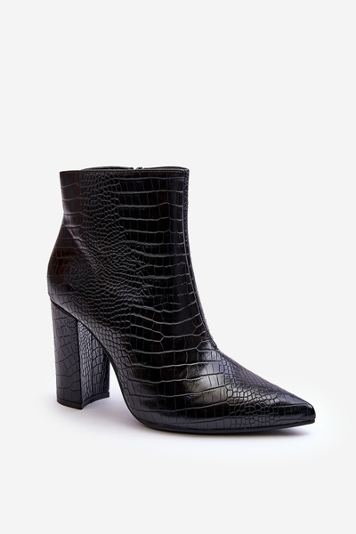 Topánky na stĺpiku hadí vzor čiernej daldaly