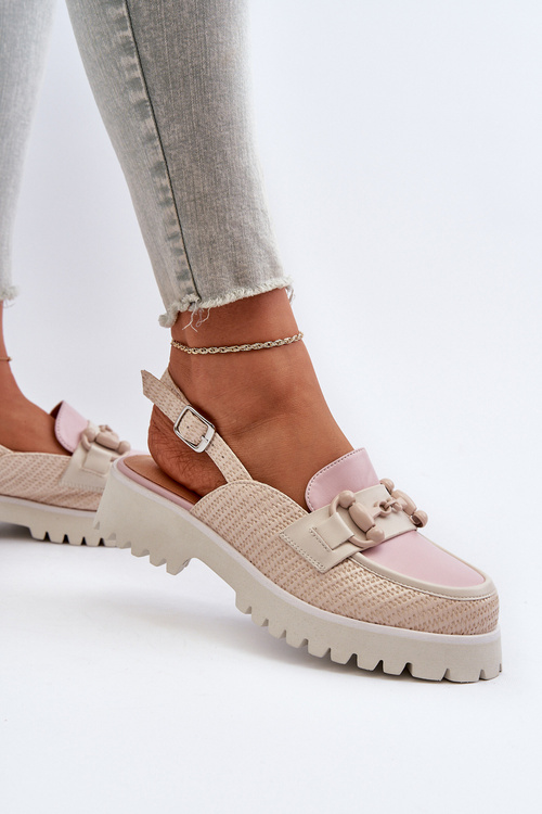 Dámske sandále na plochej podrážke s ozdobou béžové D&A MR38-656