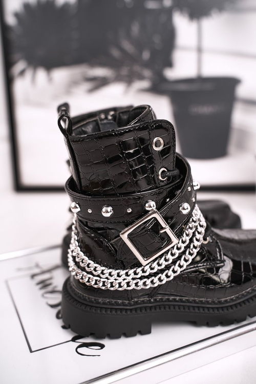 Detské topánky s reťazou izolovanou s kožušinou lakovanou čiernou dolly