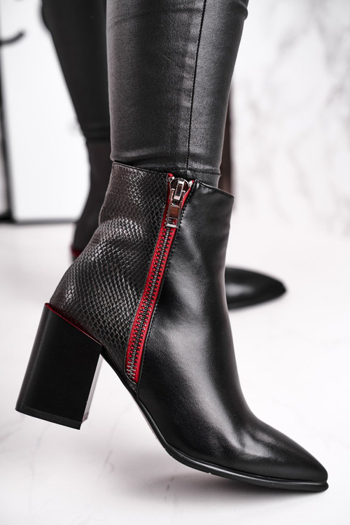 Dámske topánky zdobené čierne lippi