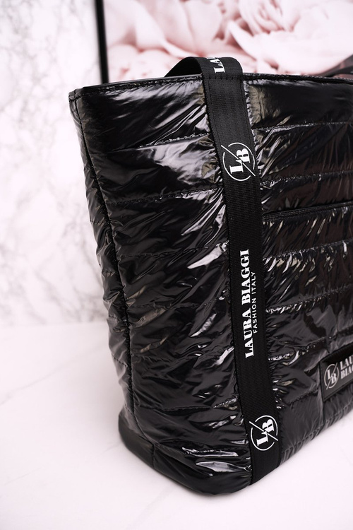 Veľký nakupujúci Laura Biaggi späť