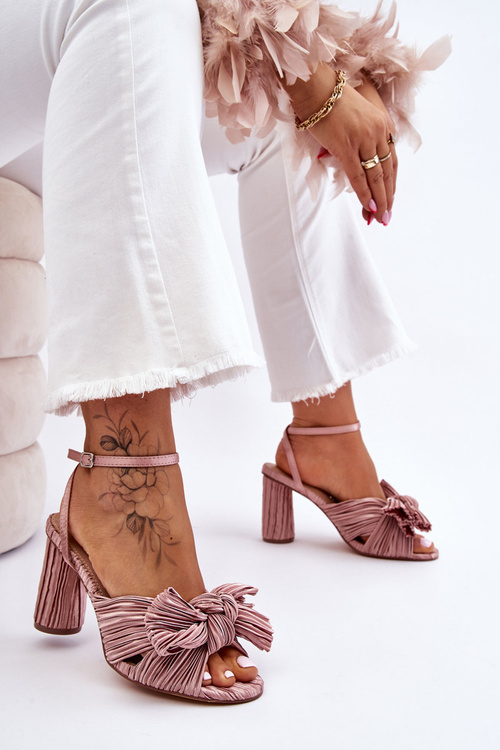 Módne sandále s lukom s béžovým kalumom