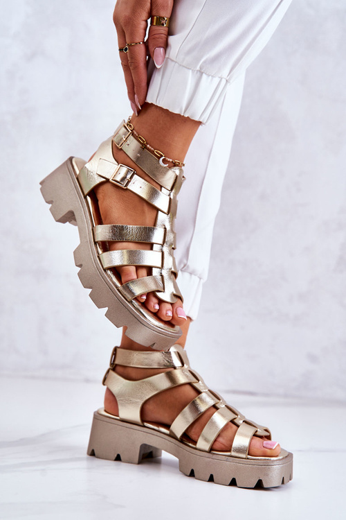 Kožené sandále so zlatými menšinovými pruhmi