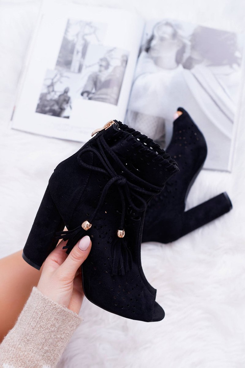 Dámske topánky na stĺpe semišovej čiernej Corinne