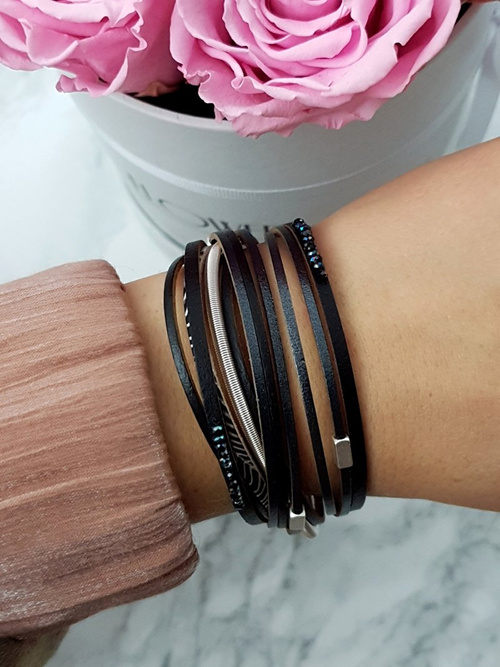 Dámska náramok rieka Black Black Crystals Michiko