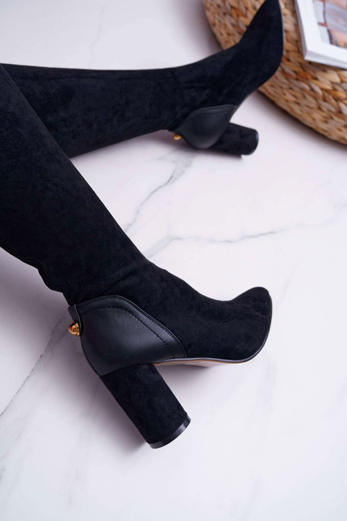 Dámske topánky na čiernom selfie semišovom poste