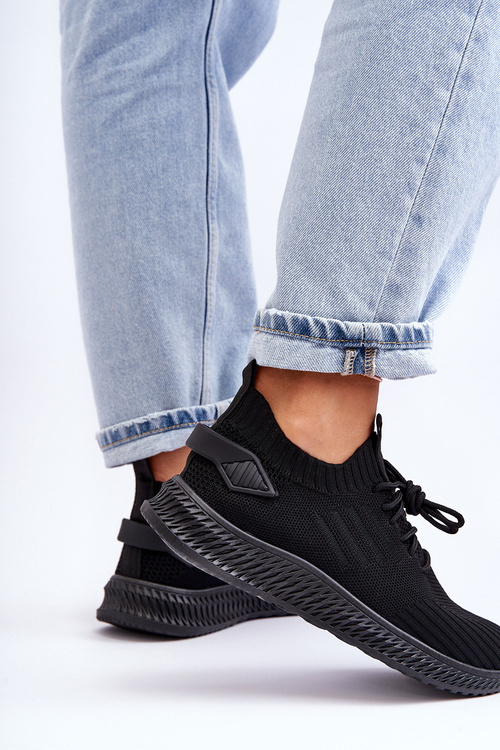 Dámska šmykľavka -Čierne športové topánky si všimnú