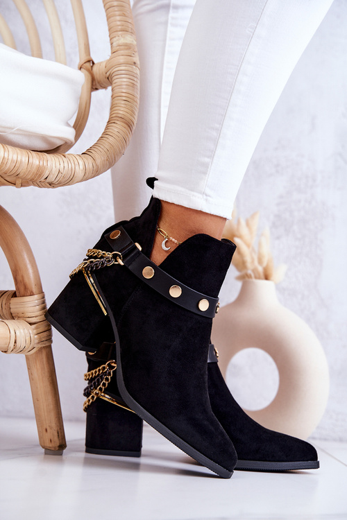 Dámske semišové topánky s čiernymi reťazcami