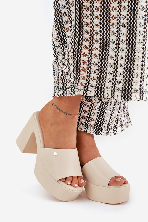 Dámske Sandále Z Eko Kože Na Opätku A Platforme Svetlo Béžové Tamirella