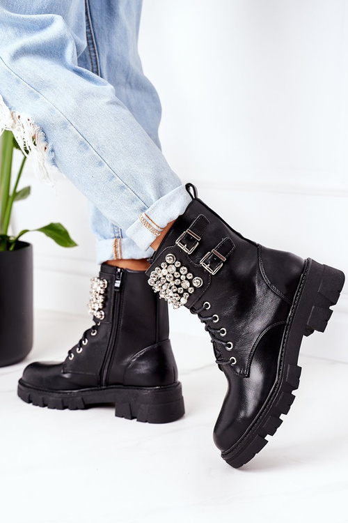 Izolovaný pracovníci s perlami čiernymi teraz alebo nikdy