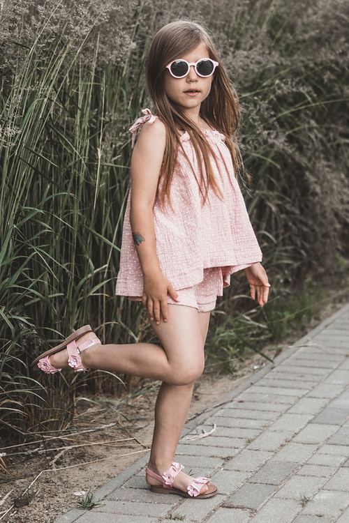 Lakýrované dětské sandálky ozdobené květy Růžové Tinette