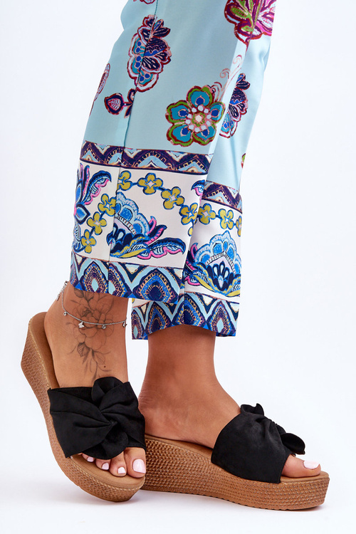 Dámské klíny na podpatku černé Calama