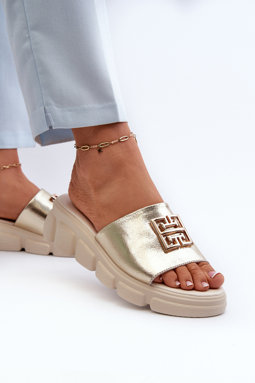 Dámské Kožené Žabky S Zlatou Ozdobou Na Klinu Vinceza 41444 Zlaté