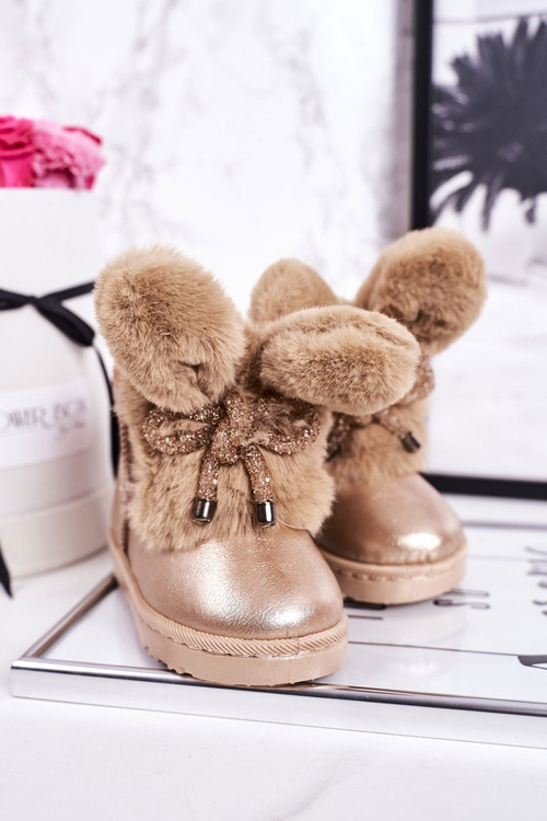 Detské snehové topánky izolované s kožušinou s ružovým zlatým zajačikom