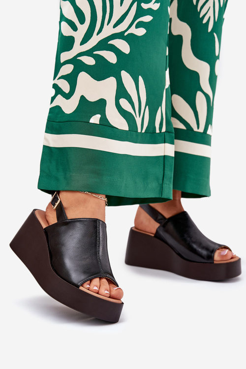 Dámske Sandále Z Eko Kože Na Platforme A Kotlinách Čierne Leaniria