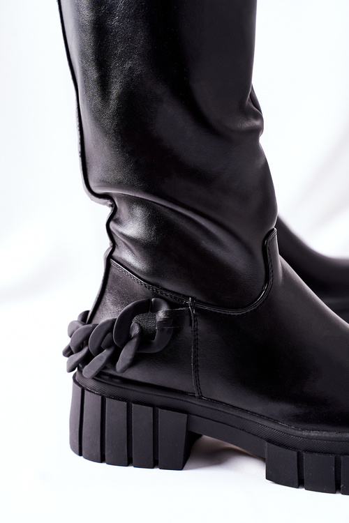 Vysoké čierne topánky s reťazou slzy