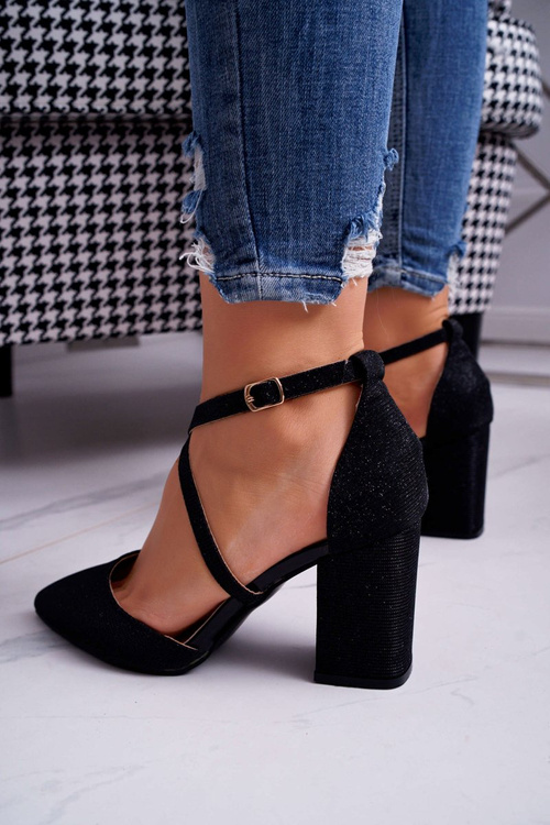 Dámske pumpy na čiernom persetovom trblietavom príspevku