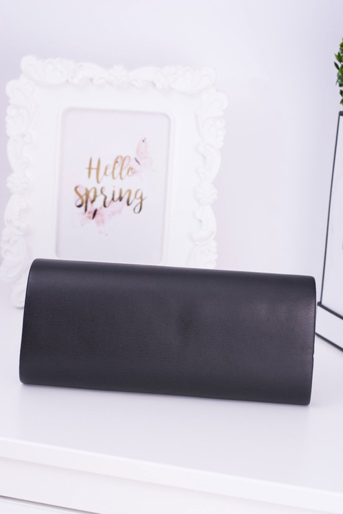 Čierna vrecká s perlou