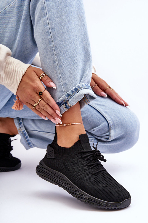 Dámska šmykľavka -Čierne športové topánky si všimnú