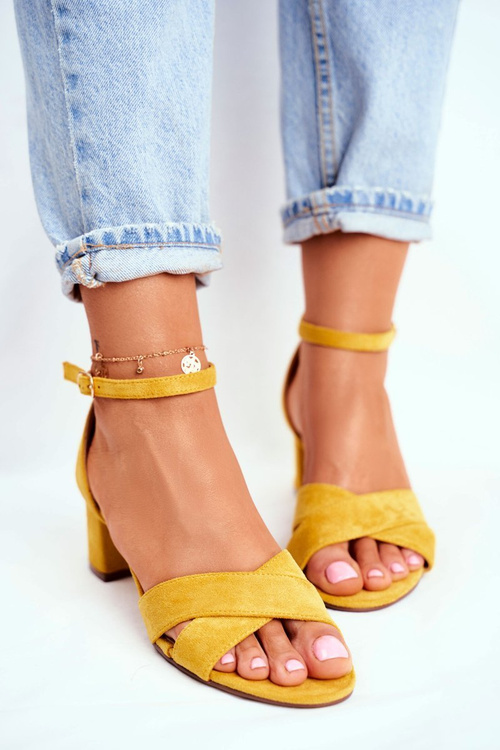 Semišové sandále na stĺpej žltej nela