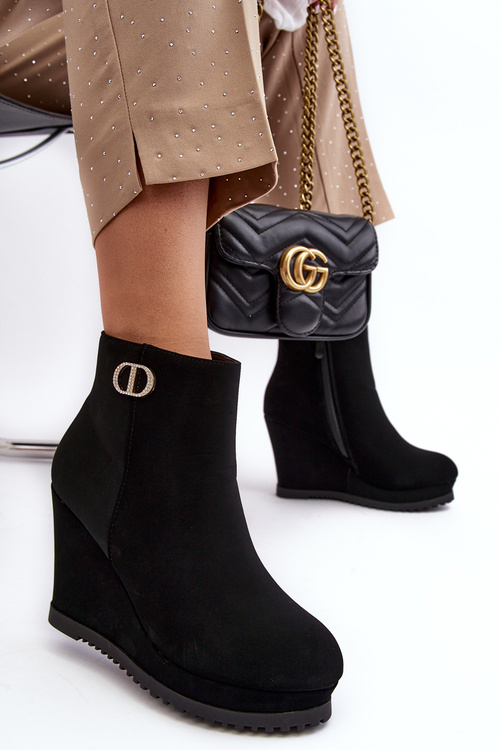 Dámské botky na koturnu s malou ozdobou černé Bertolina