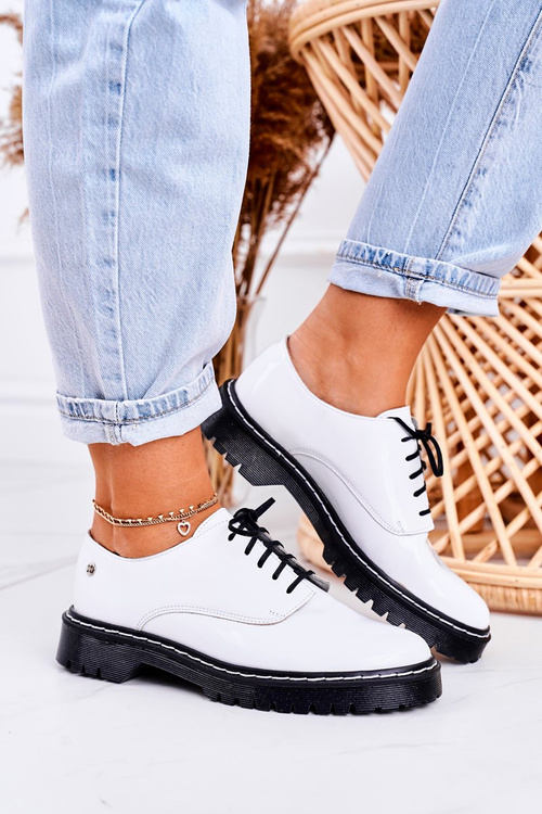 Dámske kožené topánky Oxford Maciejka 04087-11 biele lakované