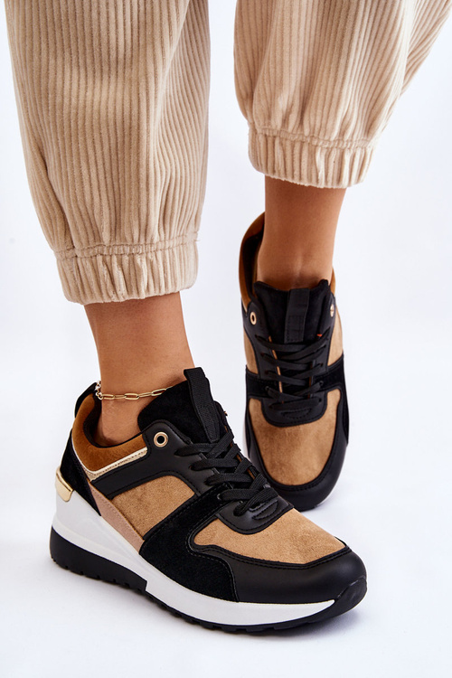 Klasické tenisky na klinoch béžovej a čiernej zrážky