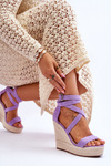 Pohodlné sandále na vysokých fialových klinoch lemira