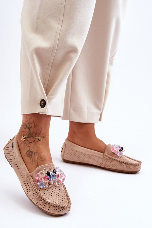 Modní semišové mokasíny s ozdobami Béžove Delima