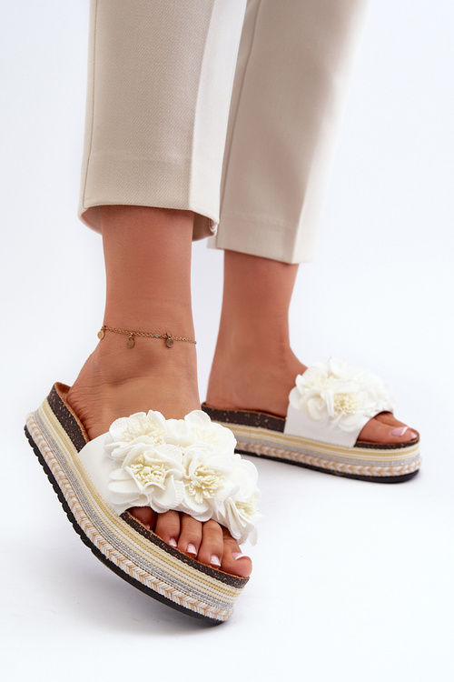 Dámske Sandále Na Platforme S Ozdobením Kvetinami Biele Nodina