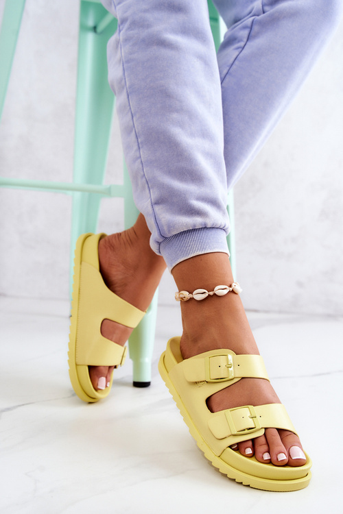 Gumové pantofle se sponou žlutá Corina