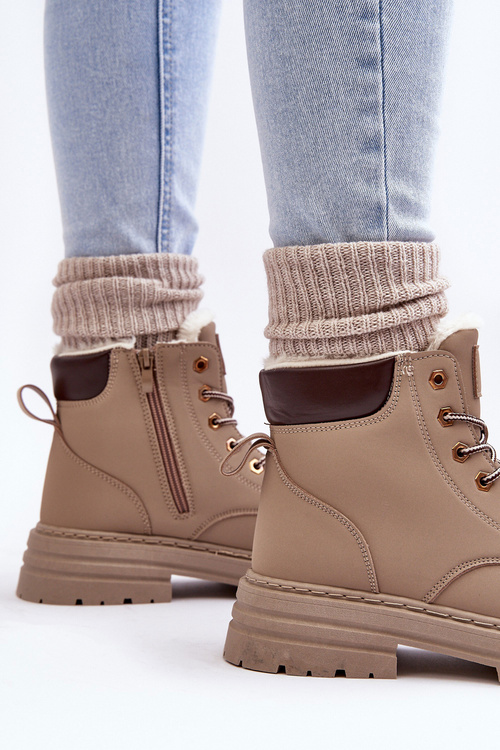 Dámske topánky izolované kožušinovým tmavým béžovým fenanom