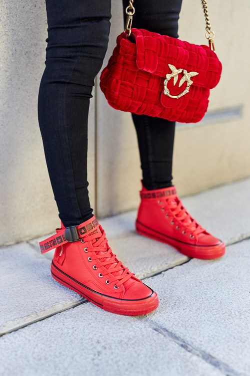 Vysoko izolovaná veľká hviezda GG274028 Červené tenisky