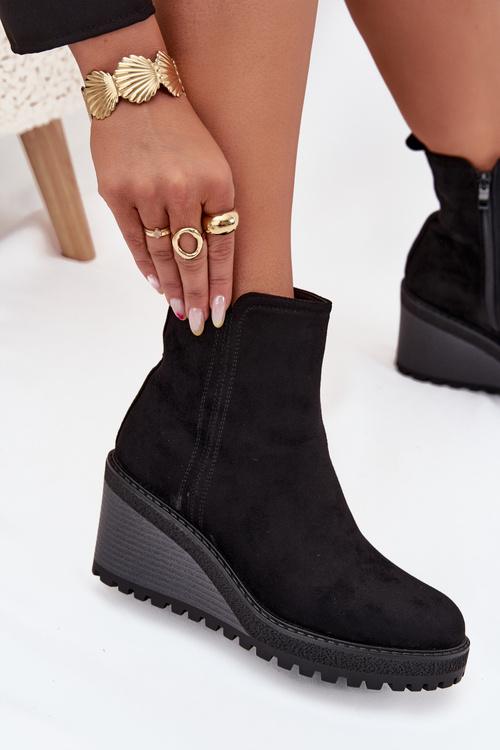 Zateplené boty na platformě z eko semiše černé Mavona