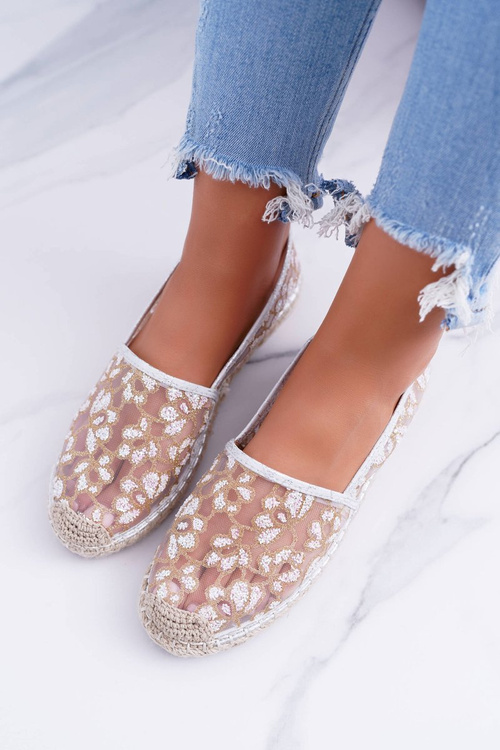 Vrecia Biele baleríny s kvetmi