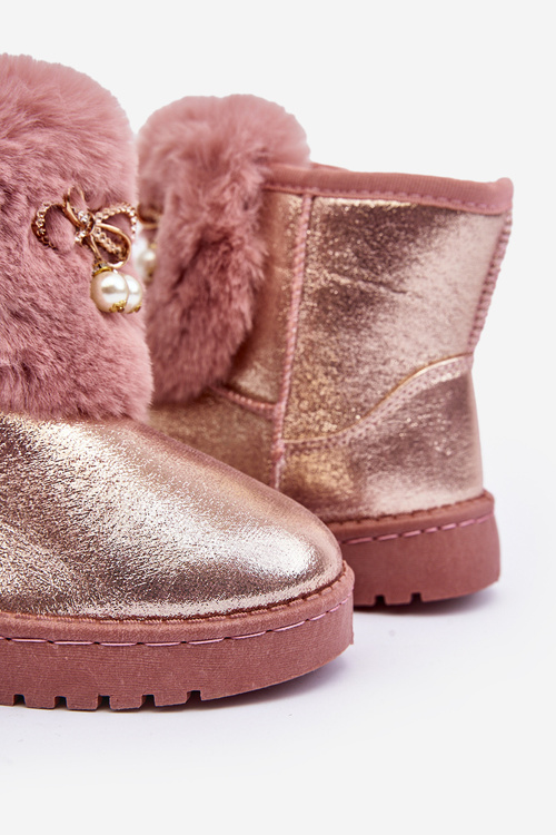 Detské snehové topánky izolované kožušinovou ružovou hasiba