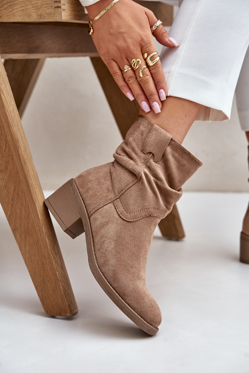 Zateplené dámské boty s nařaseným svrškem na nízkém podpatku béžové Zinanya