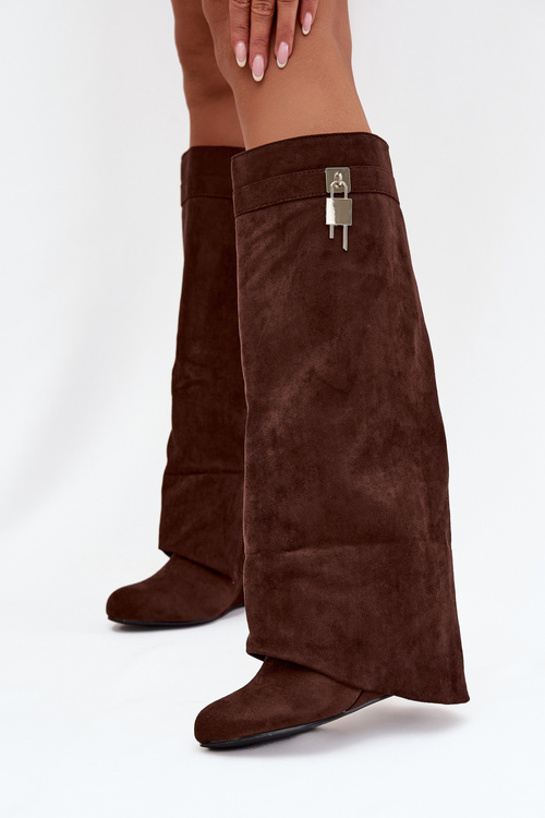 Dámské kozačky na platformě s páskem a stříbrným detailem čokoládové Korivelle