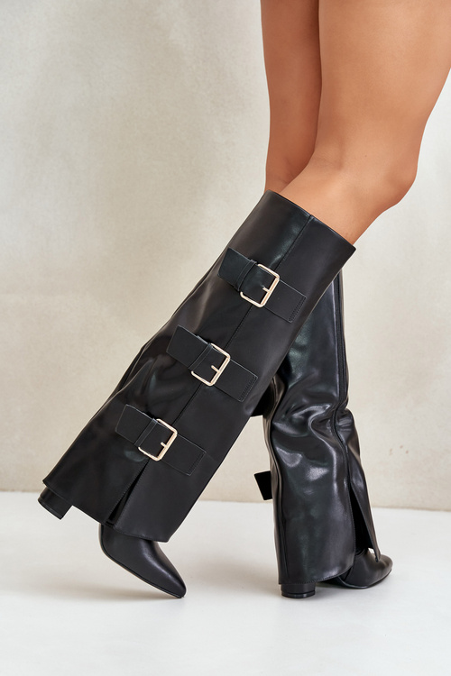 Zateplené dámské kozačky na podpatku s ohrnutým svrškem a sponami černé Piregonia