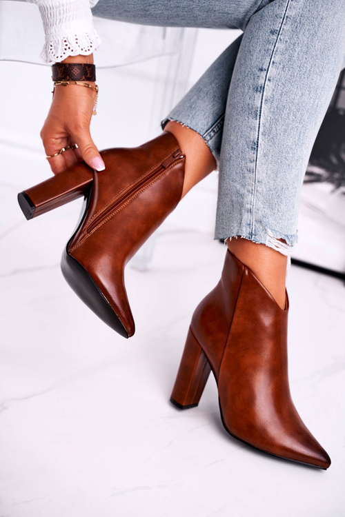 Dámske topánky na ťavici stúpajú