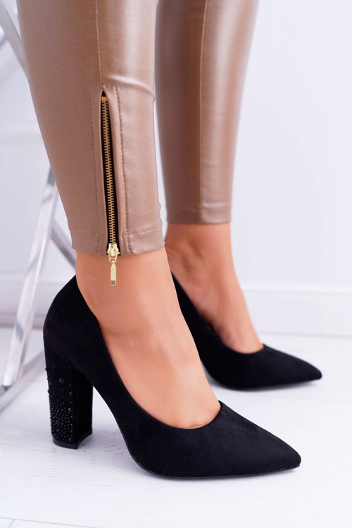 Čierne semišové čerpadlá holiaci strojček