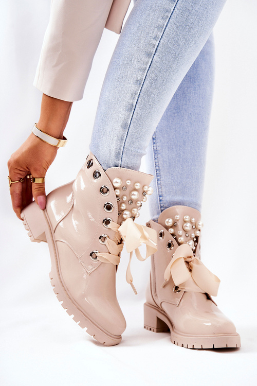 Maľované izolované pracovníci s perlami béžovou perlou