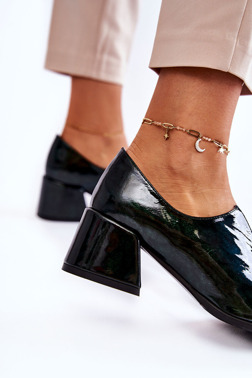 Maľované mozaikové topánky s priehľadnou zelenou dekoráciou delaver