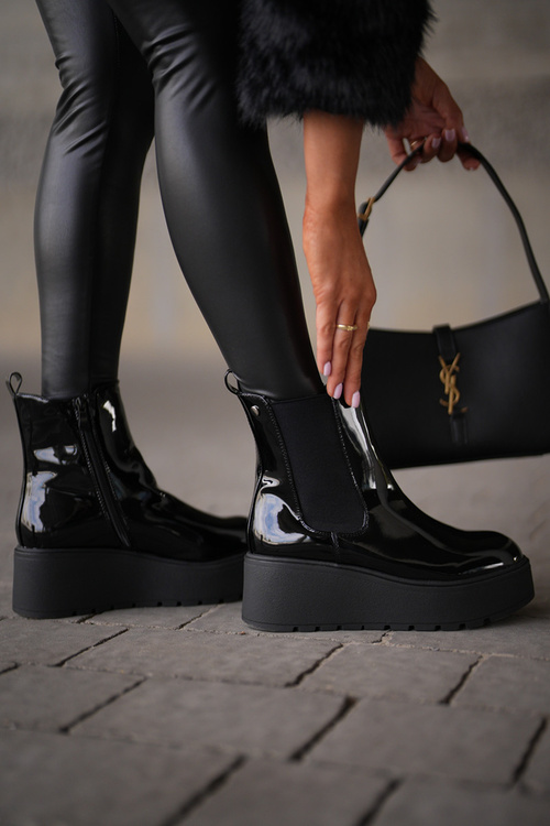 Lakýrované dámské kotníkové boty na platformě a klínku, černé Wloedia