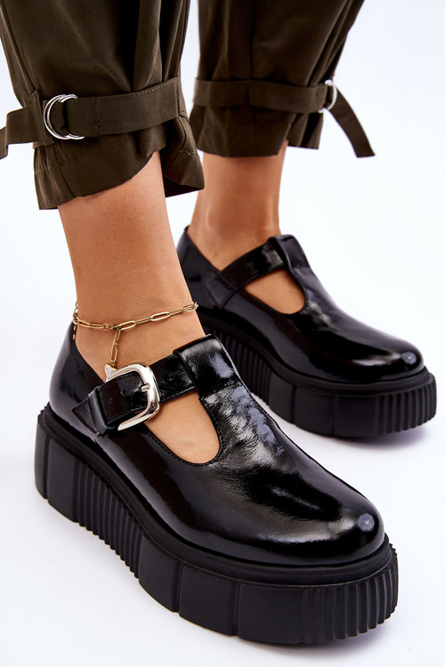 Módne lakované topánky na masívnej platforme Czarne Colson