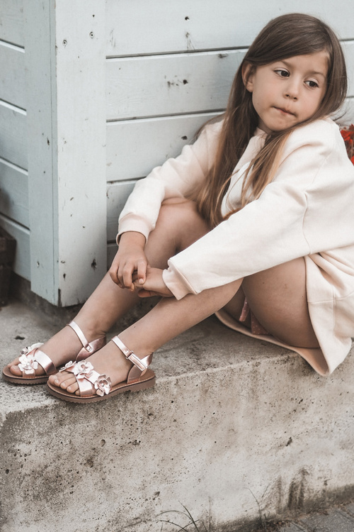 Detské sandálky zdobené kvetmi so suchým zipsom ružové Fagossa