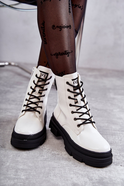 Dámské lakované boty šněrovací bílé Conny